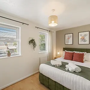 Holiday home East House Near Tube With Parking, London